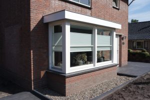 Aanbouw en erker